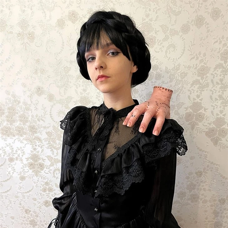 wednesday addams costume with wig2